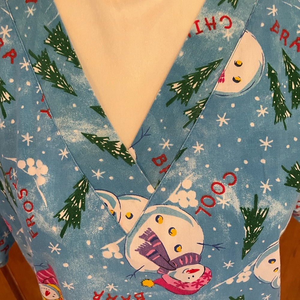 Woman’s scrubs Allheart size small Snowmen - Picture 6 of 8